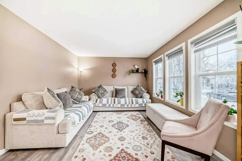 32 Saddlebrook Place NE Calgary AB T3J5M3