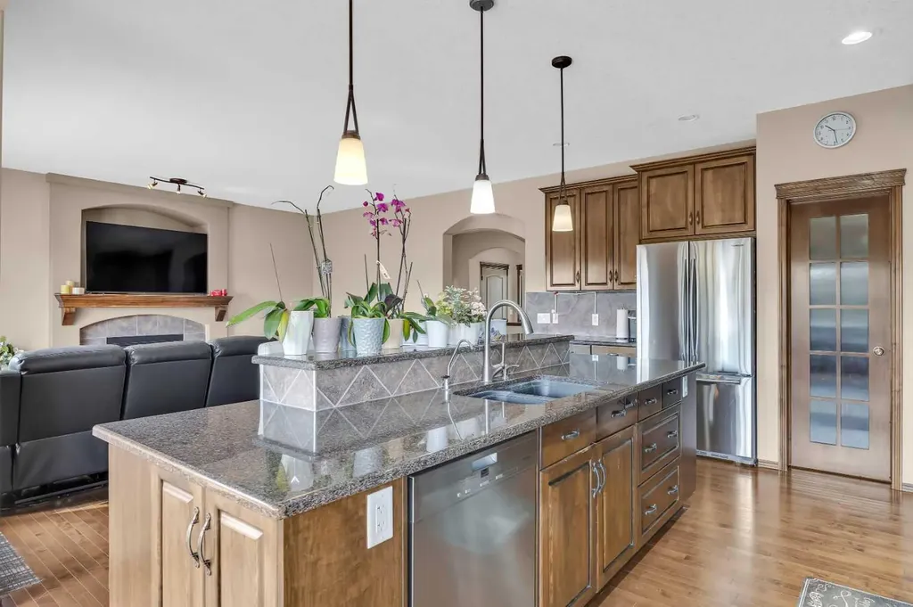 92 Everoak Close SW Calgary AB T2Y0C3