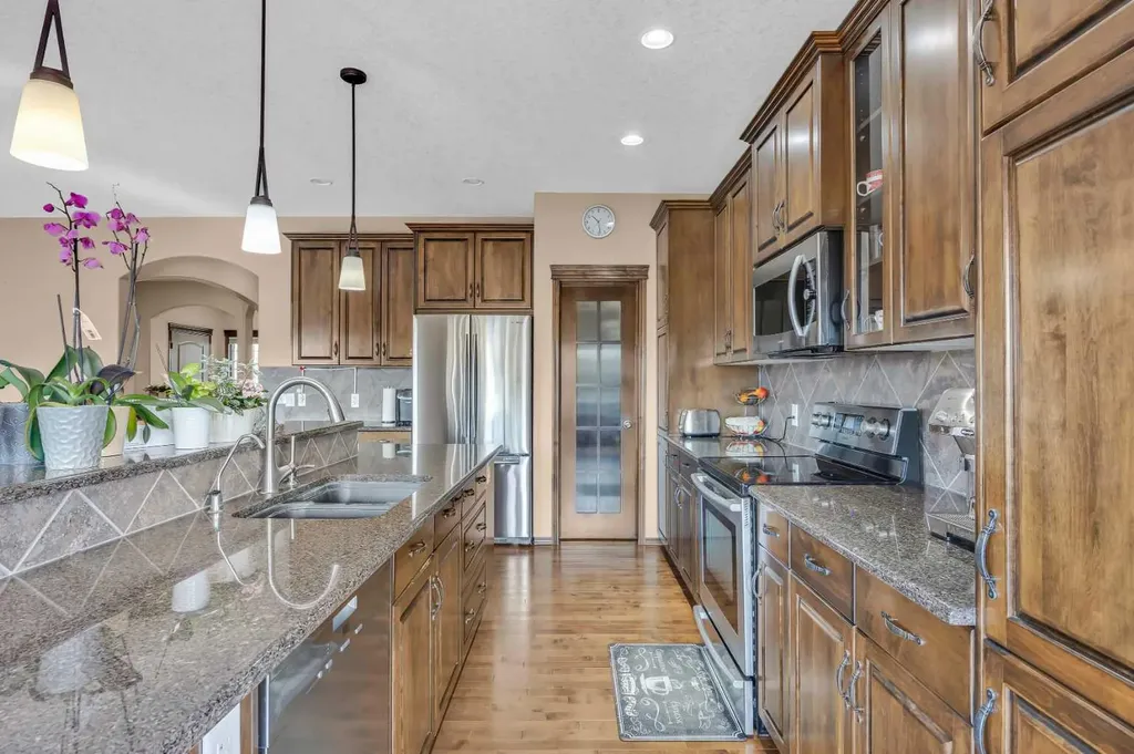 92 Everoak Close SW Calgary AB T2Y0C3