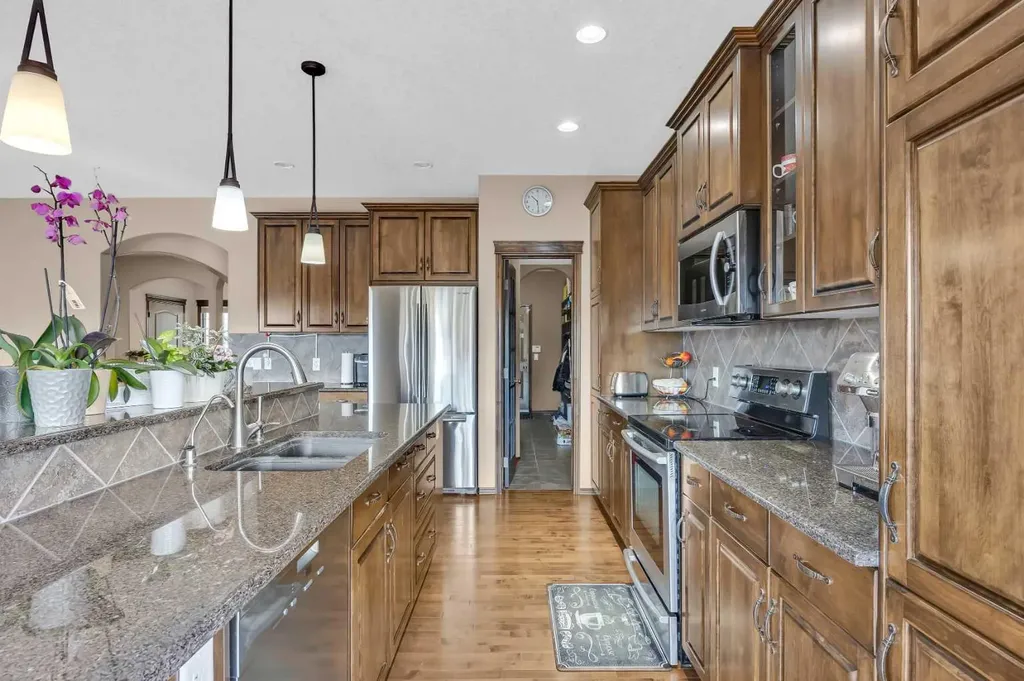 92 Everoak Close SW Calgary AB T2Y0C3