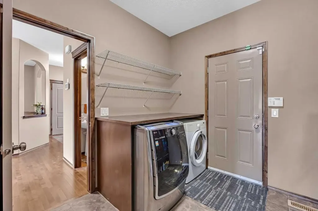92 Everoak Close SW Calgary AB T2Y0C3