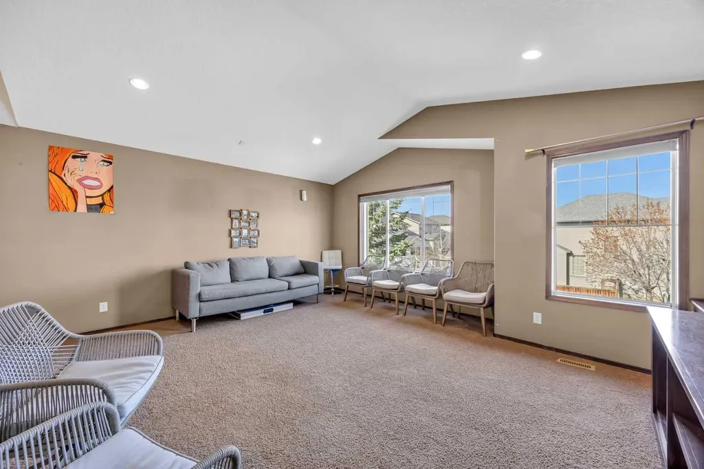 92 Everoak Close SW Calgary AB T2Y0C3