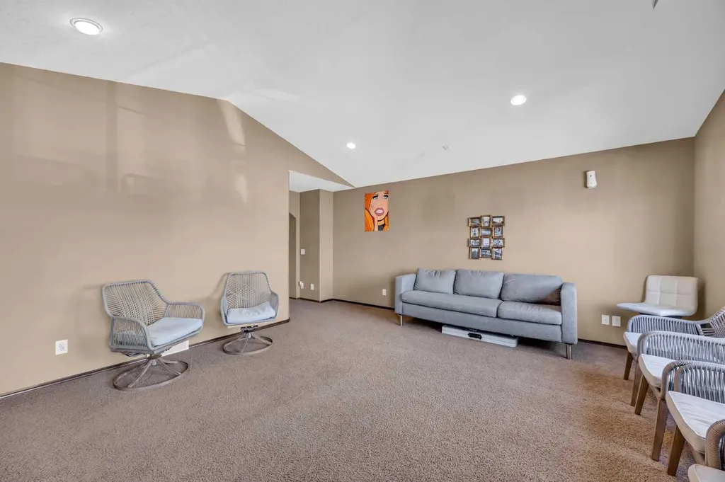92 Everoak Close SW Calgary AB T2Y0C3