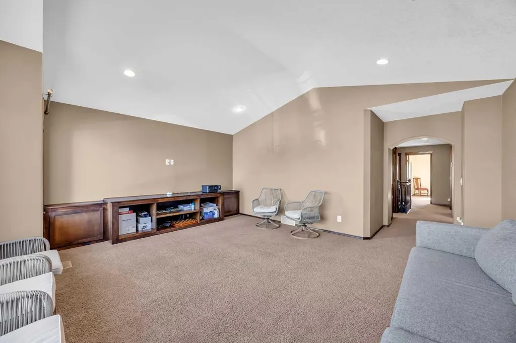 92 Everoak Close SW Calgary AB T2Y0C3