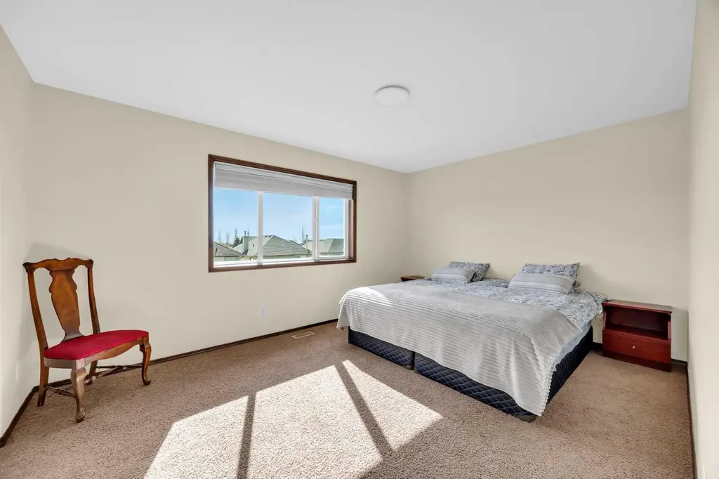 92 Everoak Close SW Calgary AB T2Y0C3
