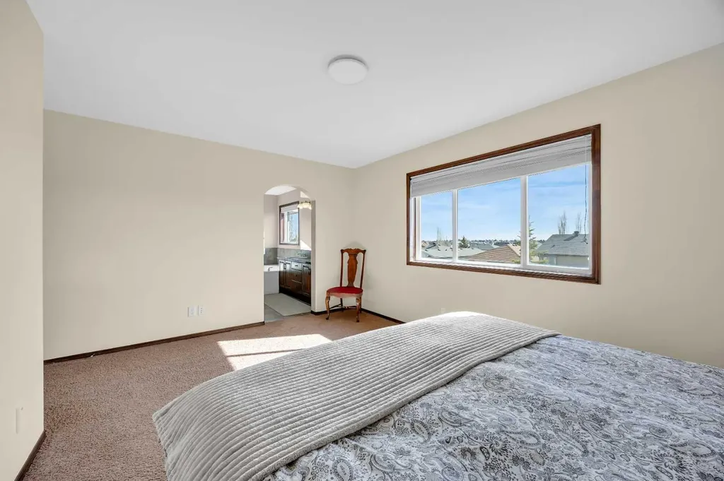 92 Everoak Close SW Calgary AB T2Y0C3