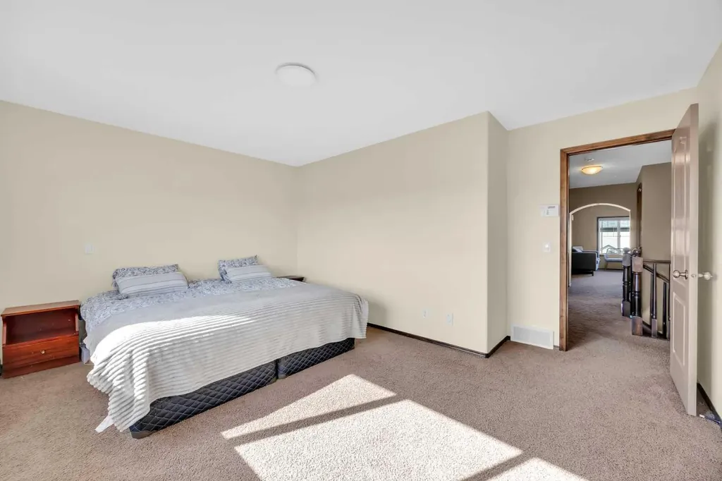 92 Everoak Close SW Calgary AB T2Y0C3