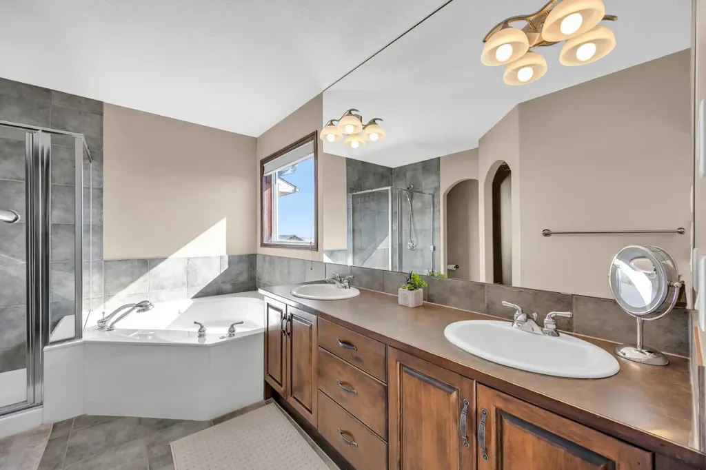 92 Everoak Close SW Calgary AB T2Y0C3