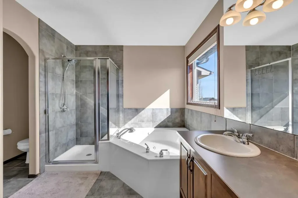 92 Everoak Close SW Calgary AB T2Y0C3
