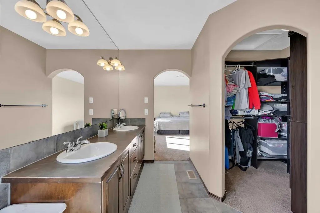 92 Everoak Close SW Calgary AB T2Y0C3