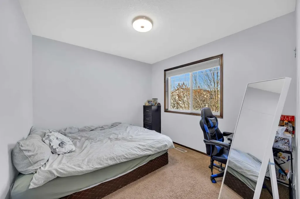 92 Everoak Close SW Calgary AB T2Y0C3