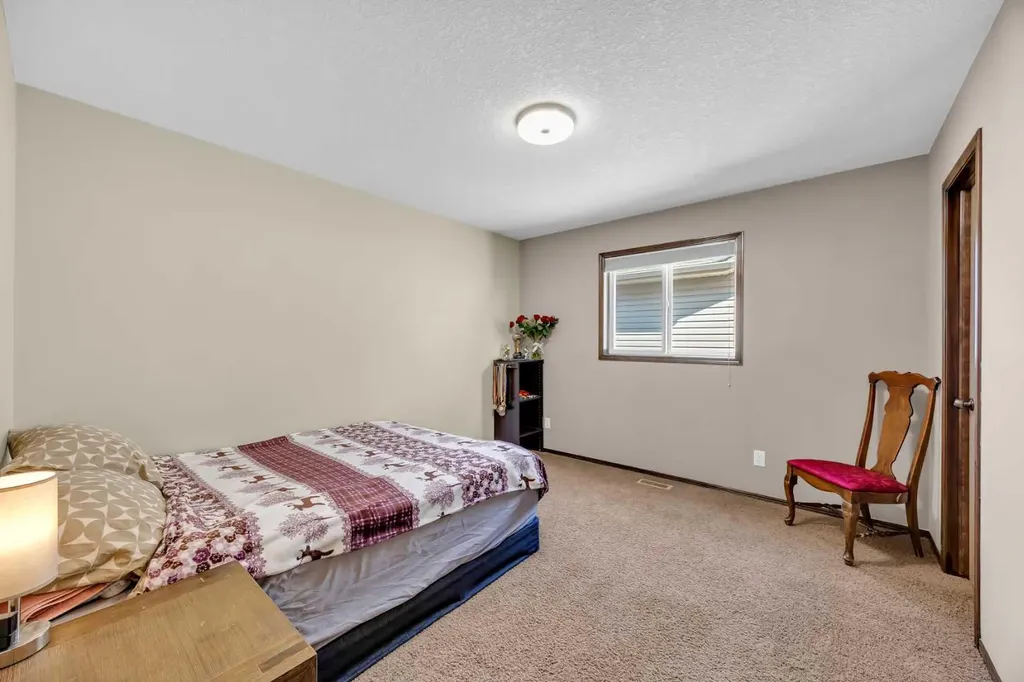 92 Everoak Close SW Calgary AB T2Y0C3