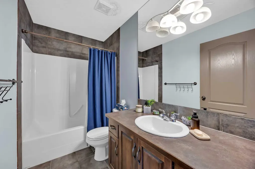 92 Everoak Close SW Calgary AB T2Y0C3