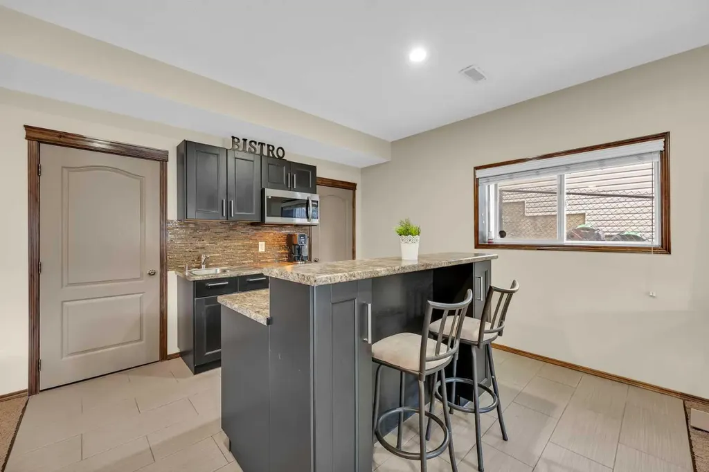 92 Everoak Close SW Calgary AB T2Y0C3