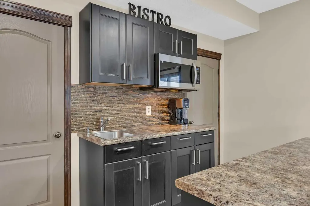 92 Everoak Close SW Calgary AB T2Y0C3