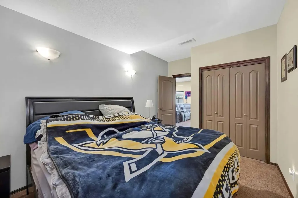 92 Everoak Close SW Calgary AB T2Y0C3