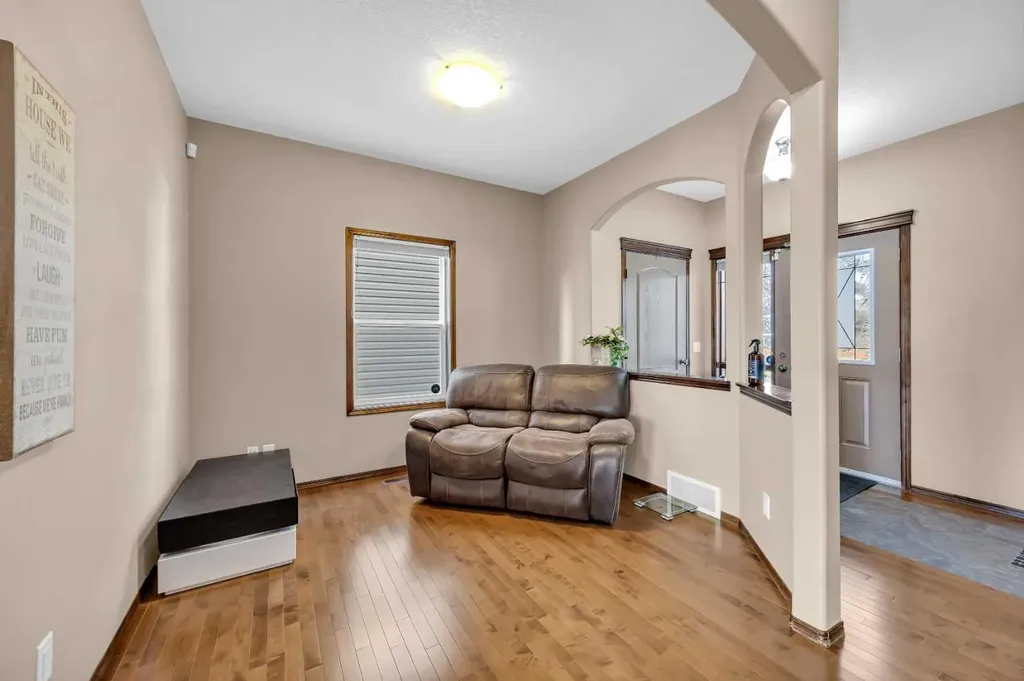 92 Everoak Close SW Calgary AB T2Y0C3
