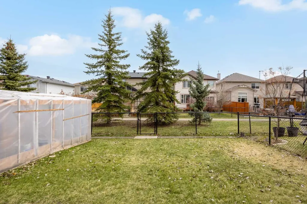 92 Everoak Close SW Calgary AB T2Y0C3