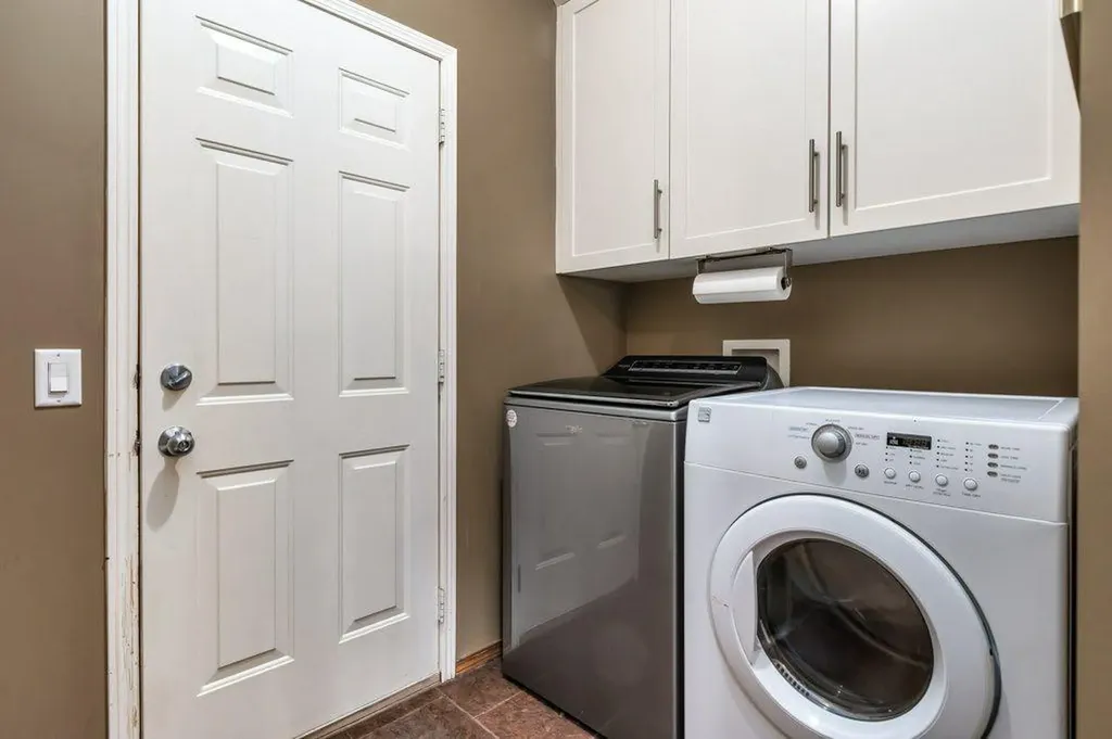 2 Springbank Crescent SW Calgary AB T3H 3S8