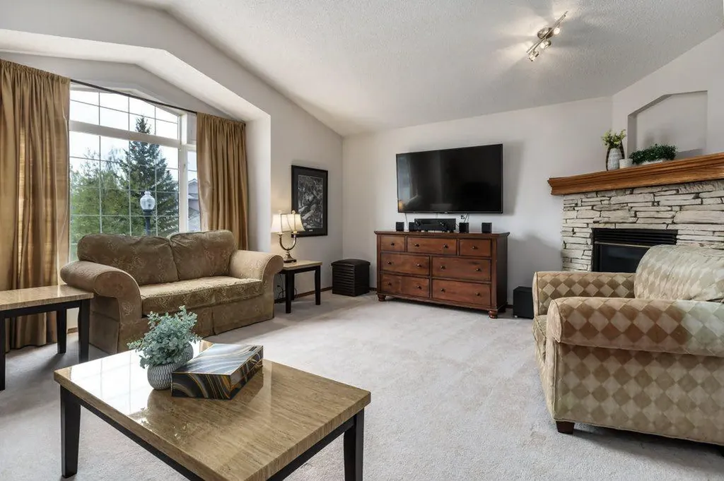 2 Springbank Crescent SW Calgary AB T3H 3S8