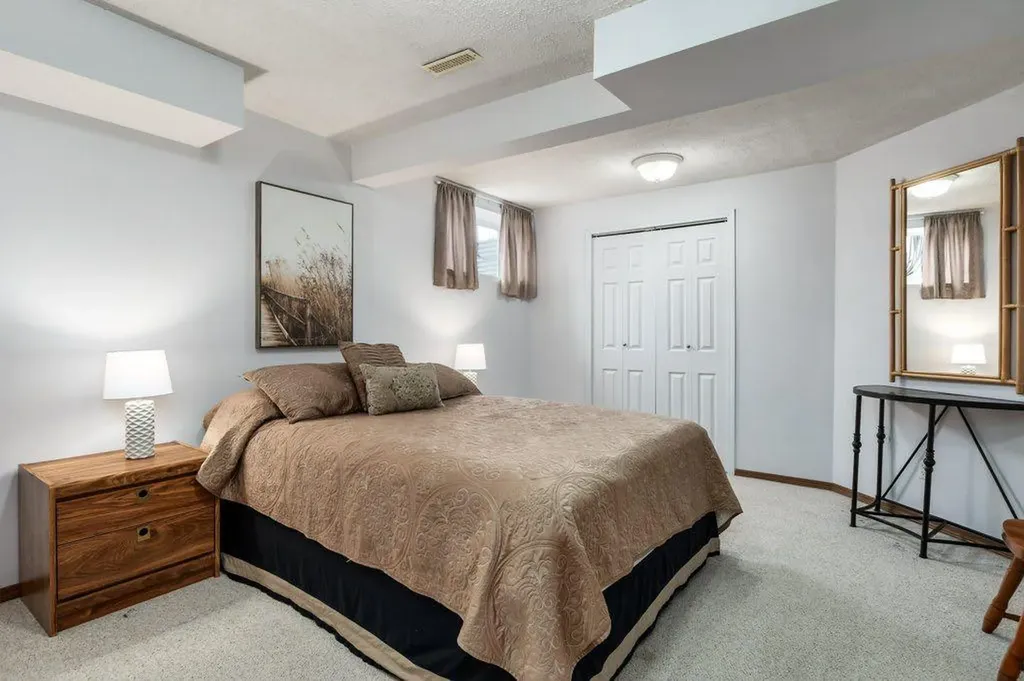 2 Springbank Crescent SW Calgary AB T3H 3S8