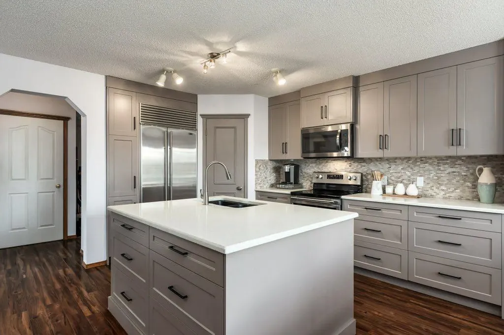 2 Springbank Crescent SW Calgary AB T3H 3S8