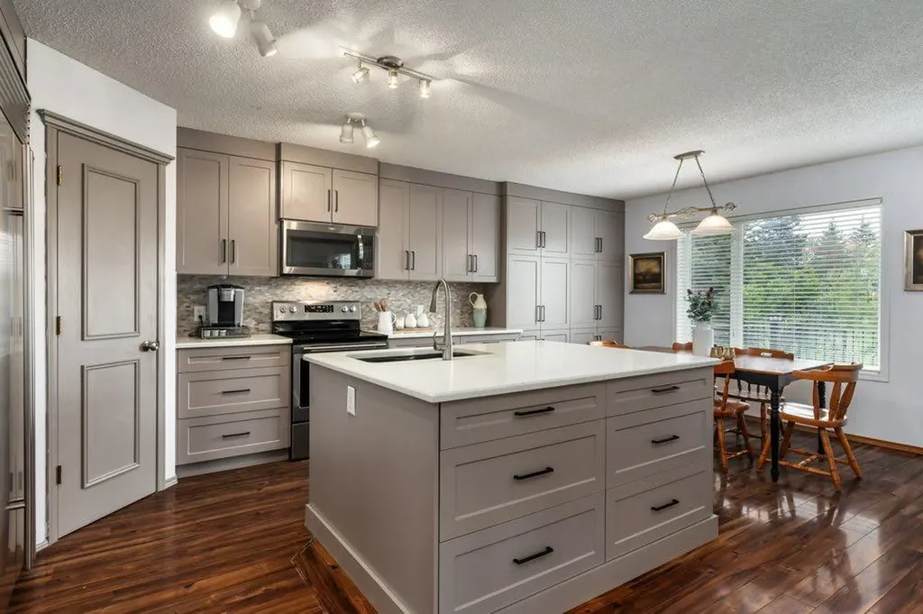 2 Springbank Crescent SW Calgary AB T3H 3S8