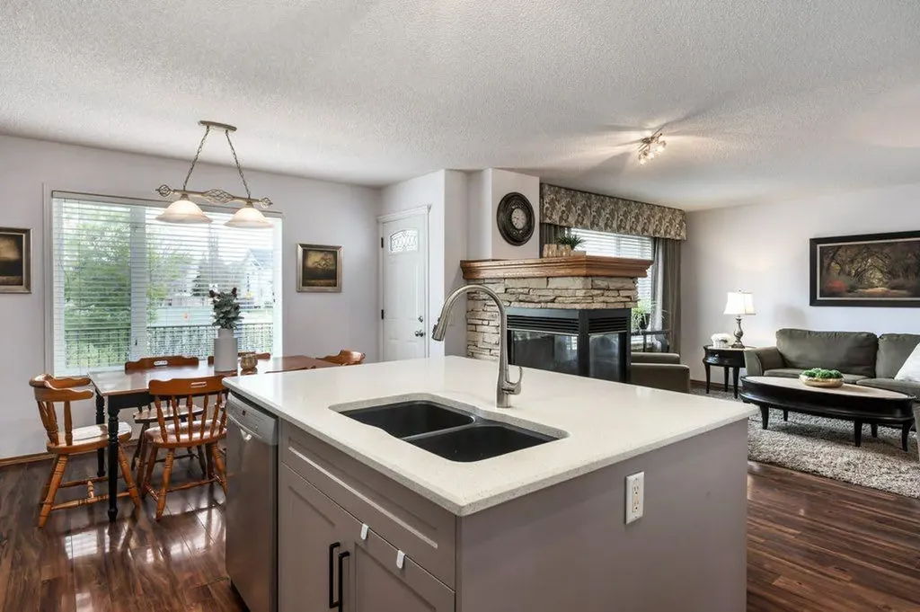 2 Springbank Crescent SW Calgary AB T3H 3S8