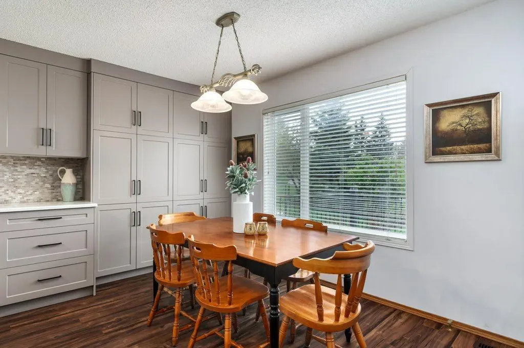 2 Springbank Crescent SW Calgary AB T3H 3S8