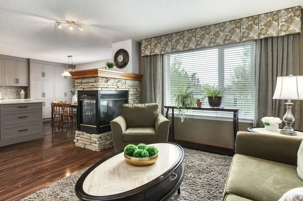 2 Springbank Crescent SW Calgary AB T3H 3S8
