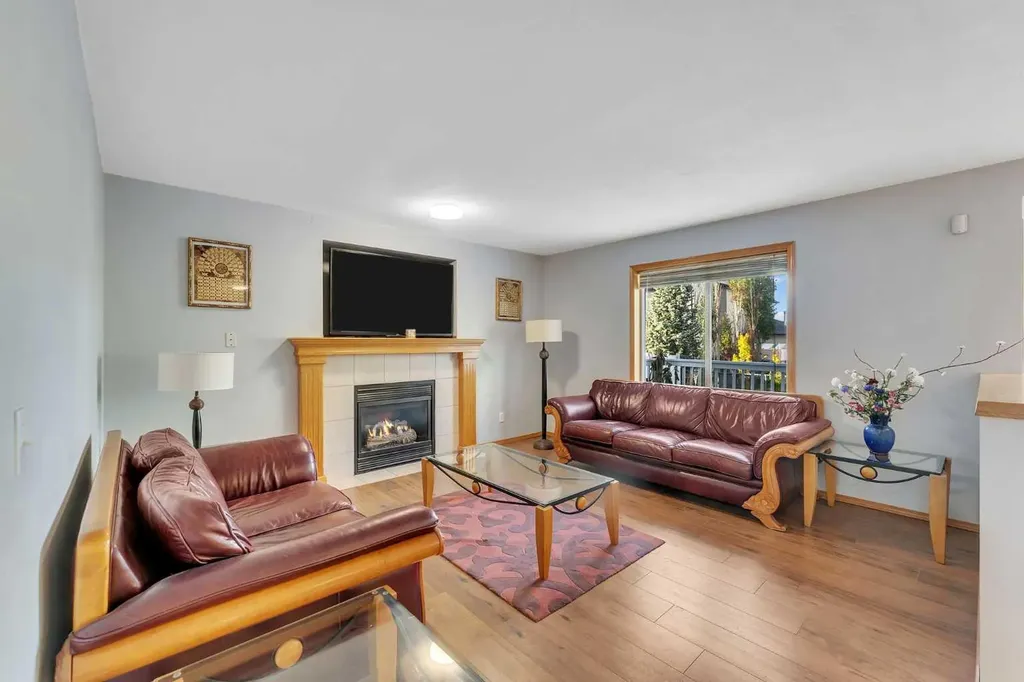 185 West Lakeview Drive Chestermere AB T1X 1K2