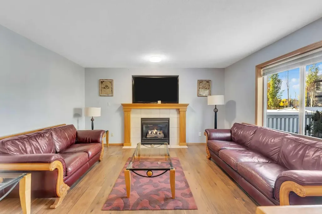185 West Lakeview Drive Chestermere AB T1X 1K2