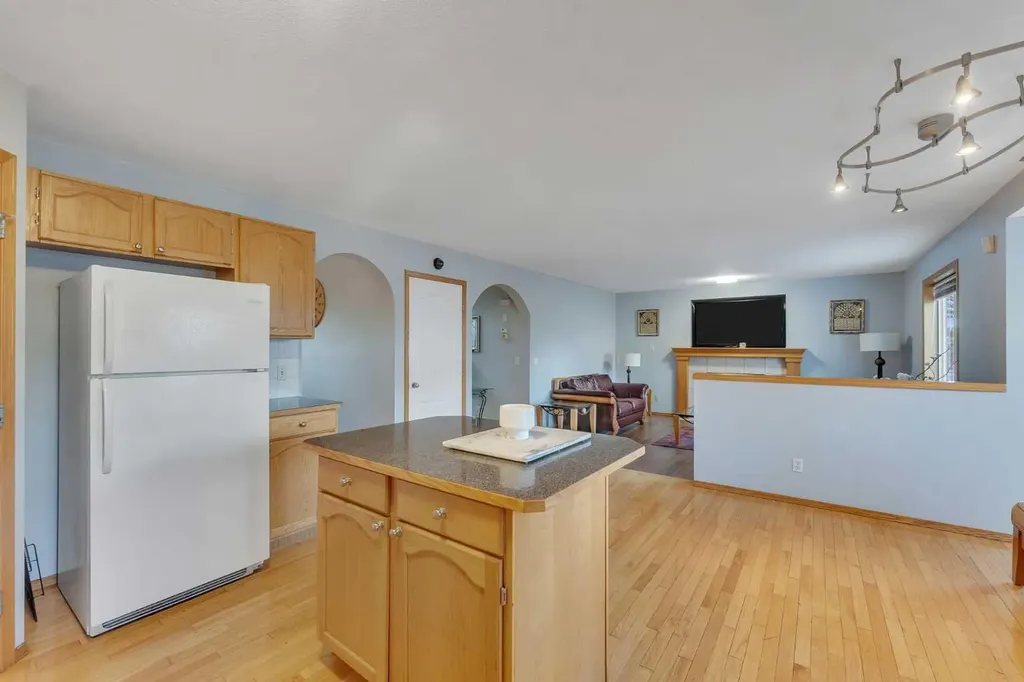 185 West Lakeview Drive Chestermere AB T1X 1K2