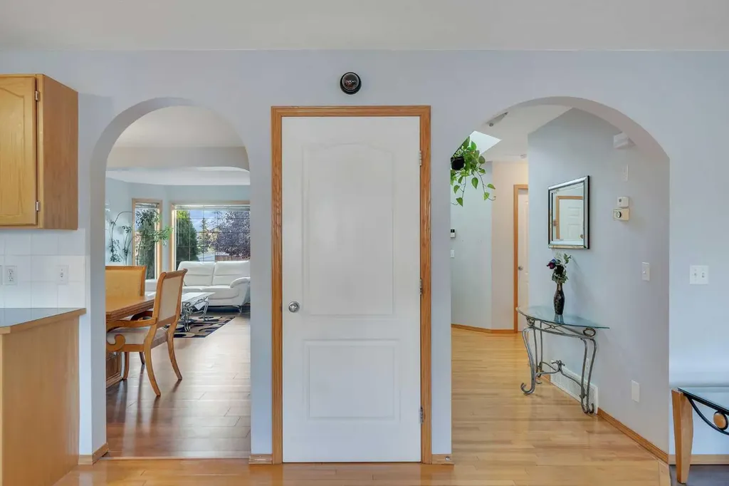 185 West Lakeview Drive Chestermere AB T1X 1K2