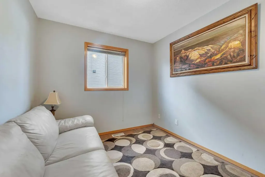 185 West Lakeview Drive Chestermere AB T1X 1K2