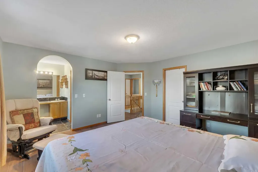185 West Lakeview Drive Chestermere AB T1X 1K2