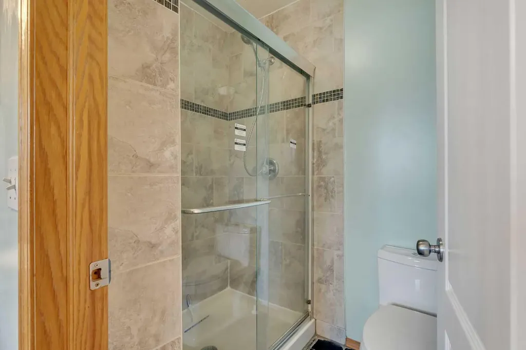 185 West Lakeview Drive Chestermere AB T1X 1K2