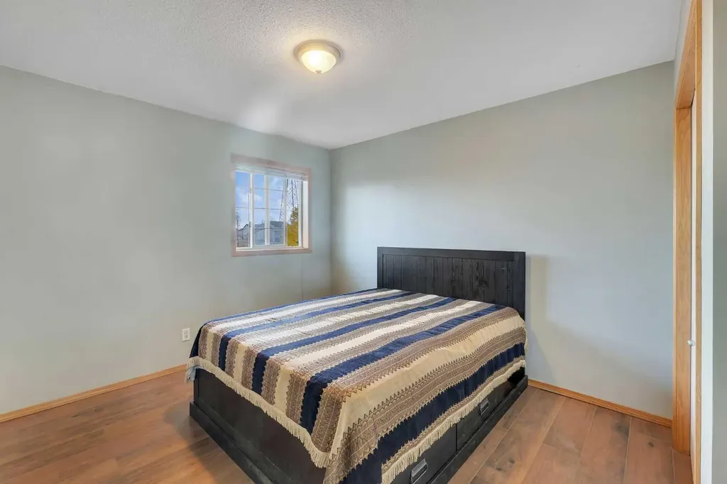 185 West Lakeview Drive Chestermere AB T1X 1K2