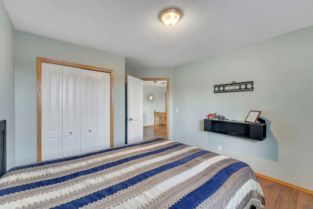 185 West Lakeview Drive Chestermere AB T1X 1K2