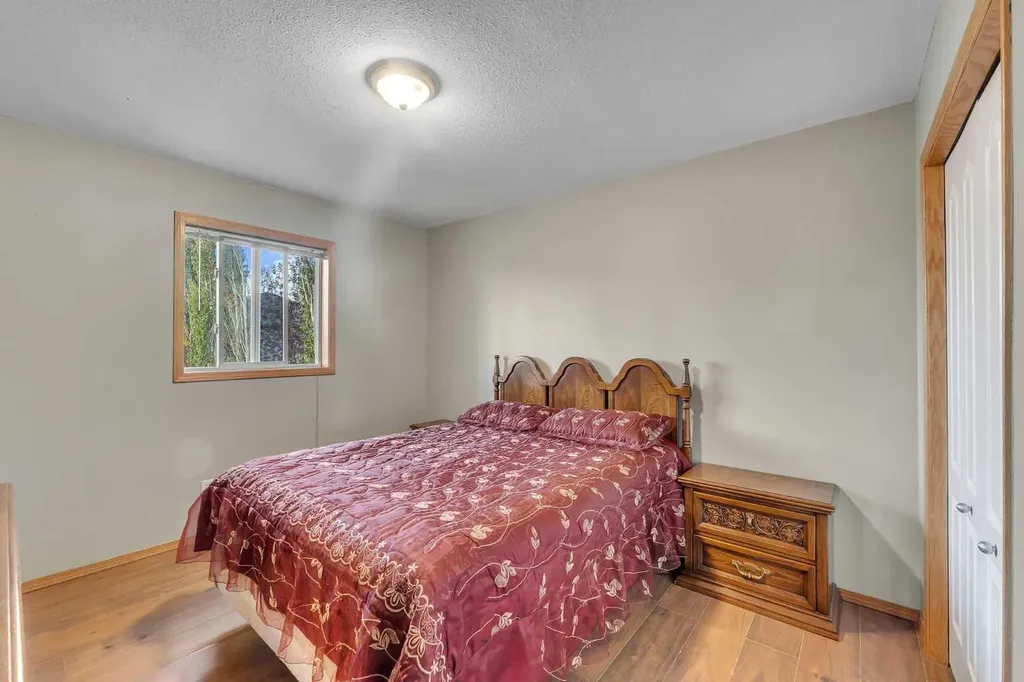 185 West Lakeview Drive Chestermere AB T1X 1K2