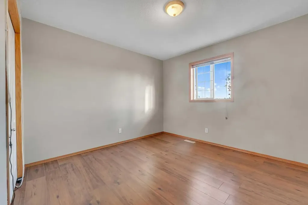 185 West Lakeview Drive Chestermere AB T1X 1K2