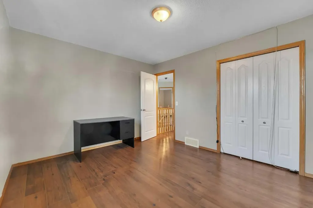 185 West Lakeview Drive Chestermere AB T1X 1K2