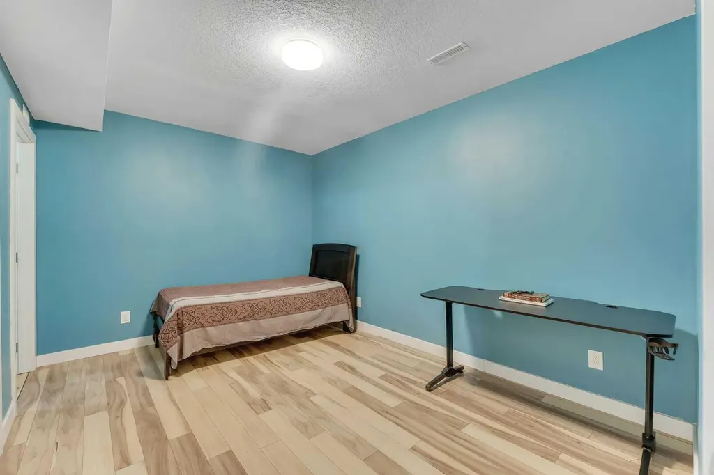 185 West Lakeview Drive Chestermere AB T1X 1K2
