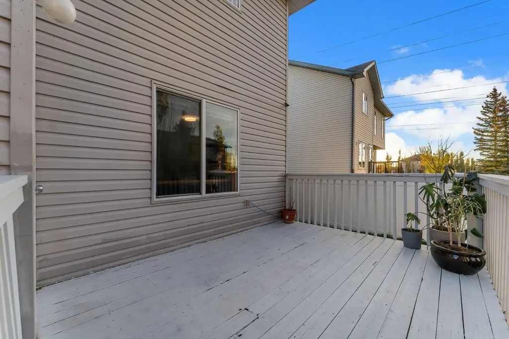 185 West Lakeview Drive Chestermere AB T1X 1K2