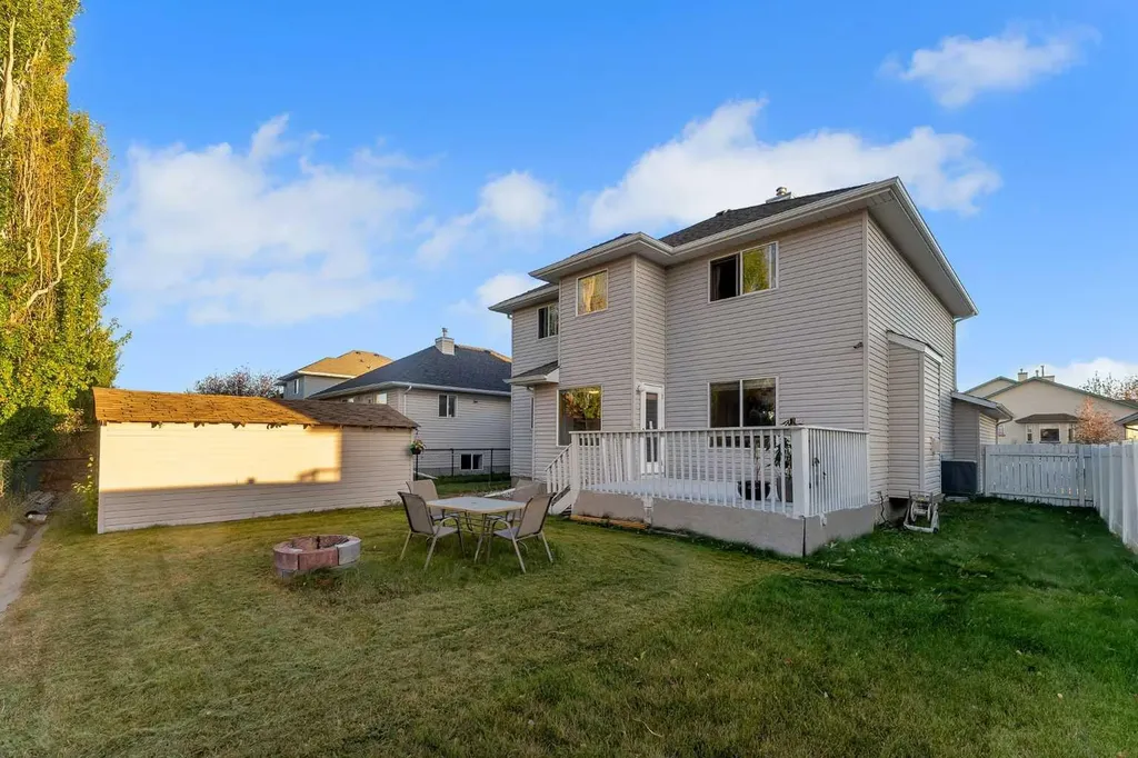 185 West Lakeview Drive Chestermere AB T1X 1K2