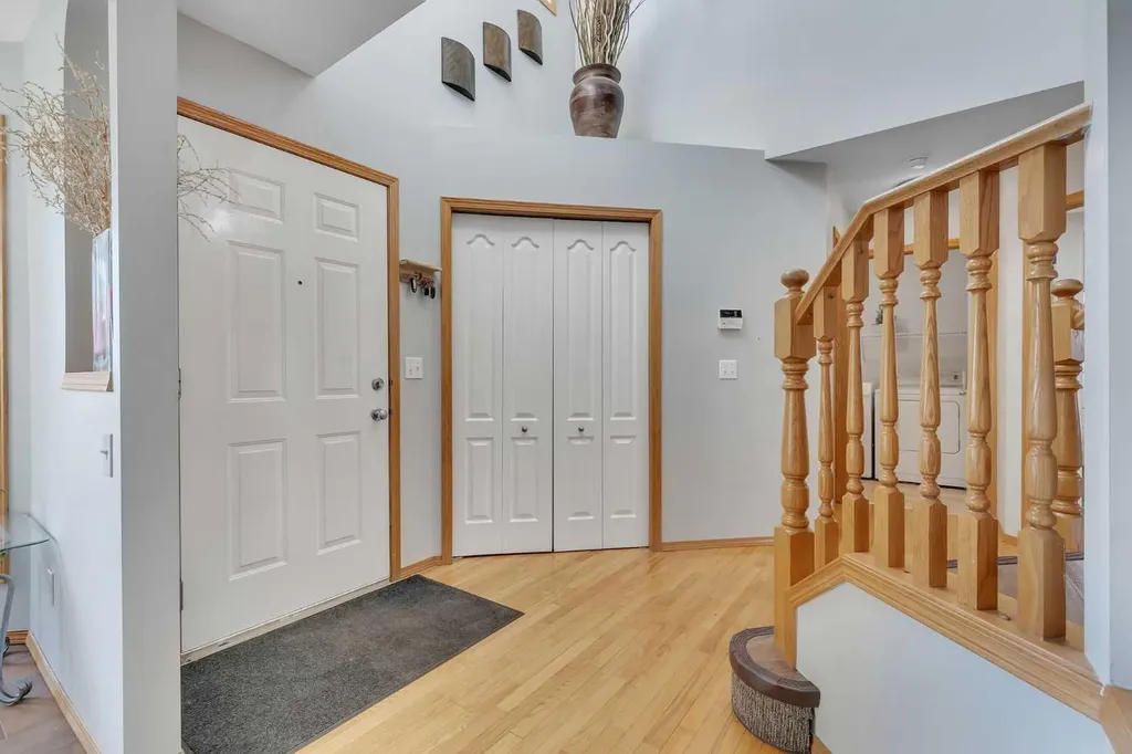 185 West Lakeview Drive Chestermere AB T1X 1K2