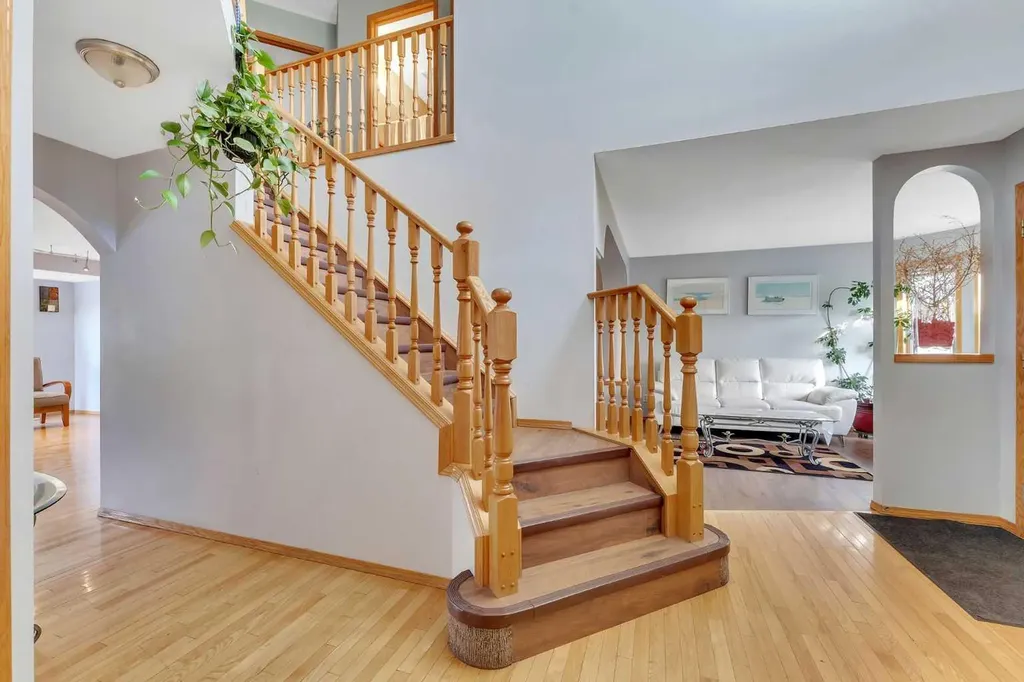 185 West Lakeview Drive Chestermere AB T1X 1K2