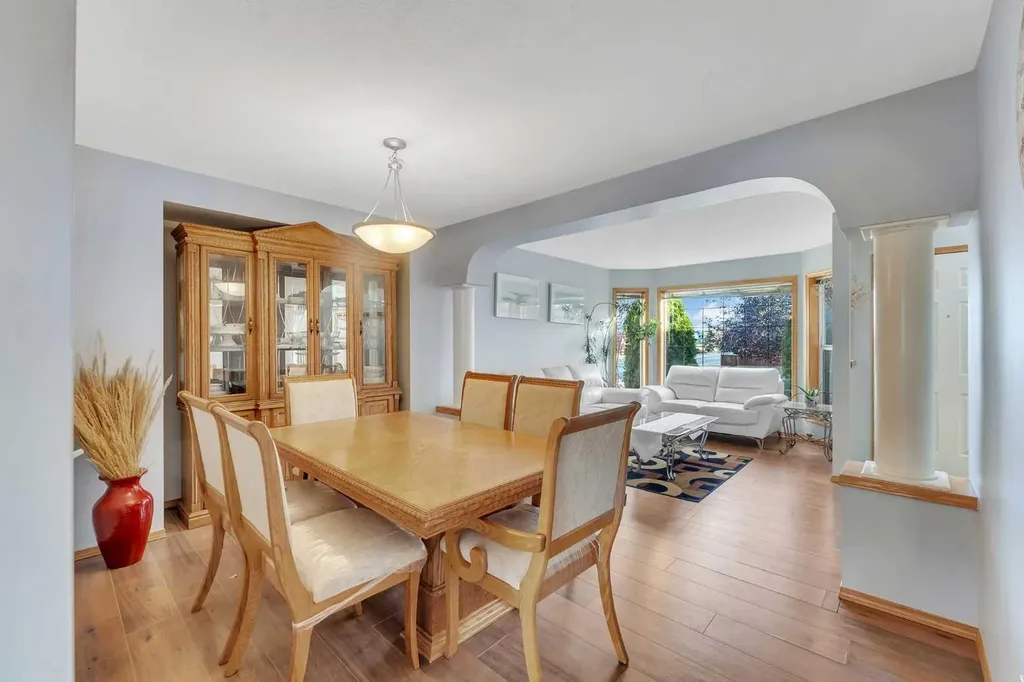 185 West Lakeview Drive Chestermere AB T1X 1K2