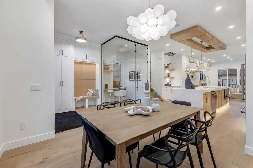 2430 36 Street SW Calgary AB T3E2Z5