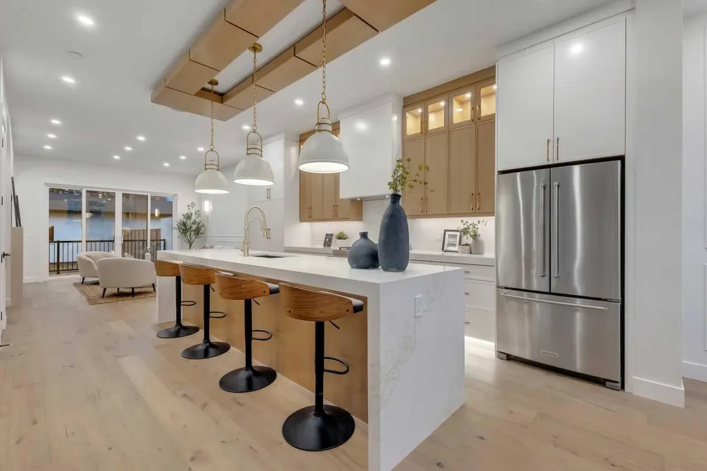 2430 36 Street SW Calgary AB T3E2Z5